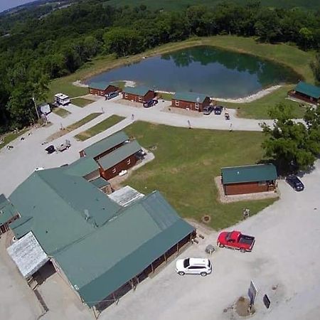 Country Cabins Hotel Chariton 外观 照片