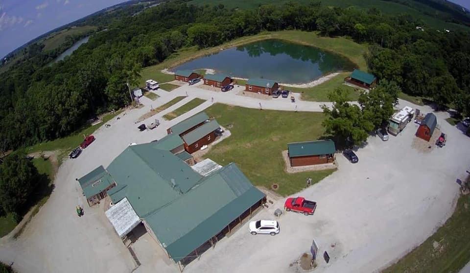 Country Cabins Hotel Chariton 外观 照片