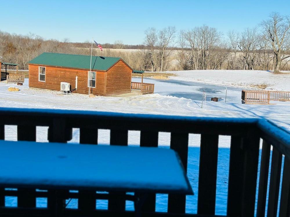 Country Cabins Hotel Chariton 外观 照片