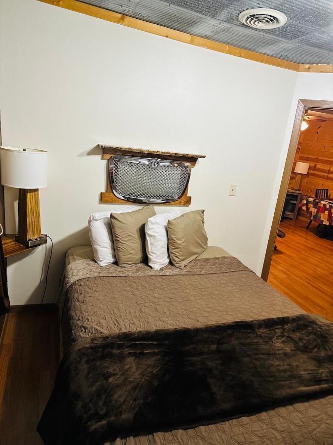 Country Cabins Hotel Chariton 外观 照片