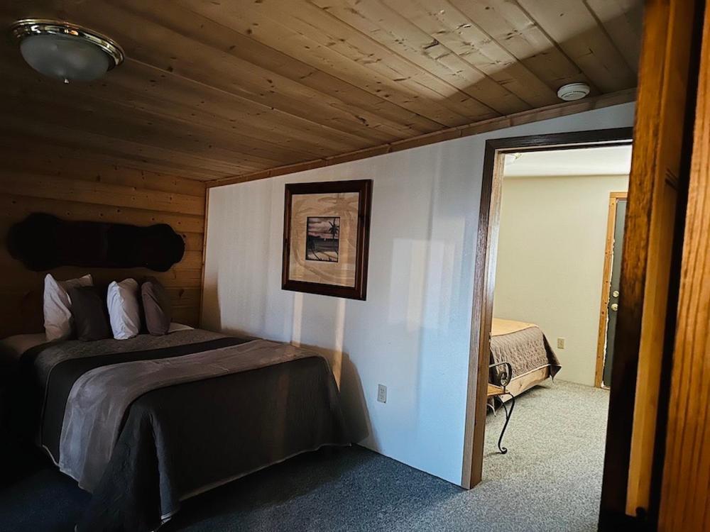 Country Cabins Hotel Chariton 外观 照片