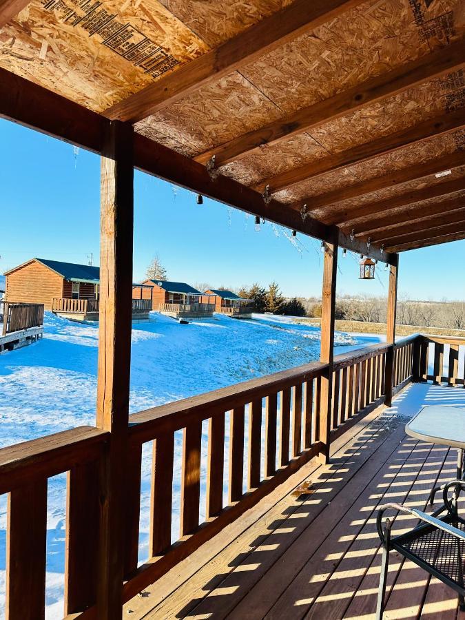 Country Cabins Hotel Chariton 外观 照片