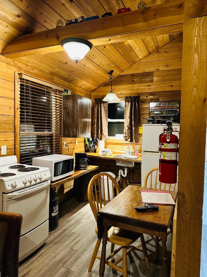 Country Cabins Hotel Chariton 外观 照片