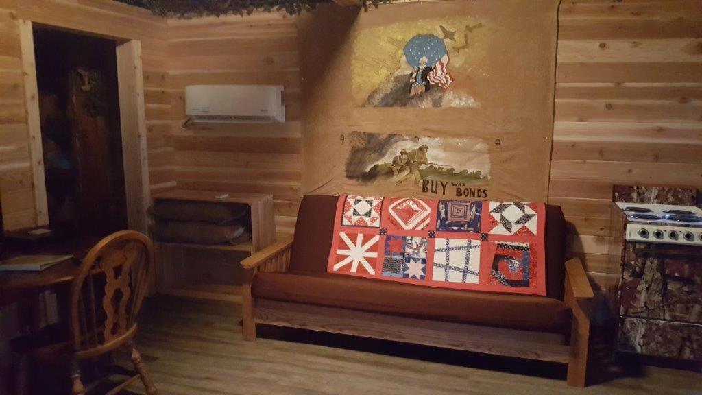 Country Cabins Hotel Chariton 外观 照片