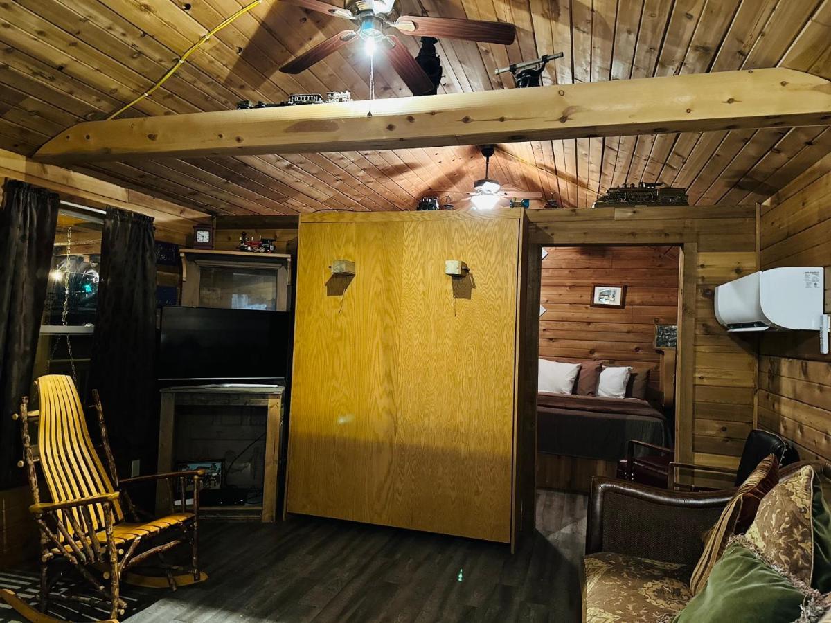 Country Cabins Hotel Chariton 外观 照片